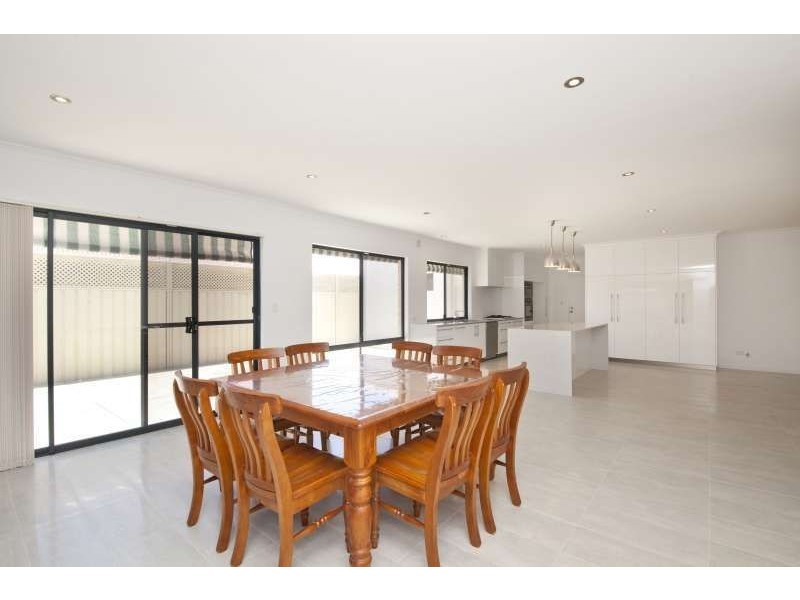 17 Sycamore Avenue, South Lake WA 6164