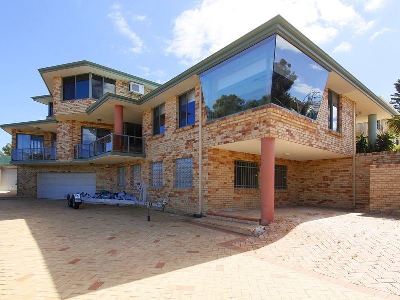 21 Arlington Loop, Coogee WA 6166