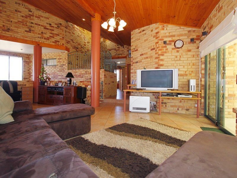 21 Arlington Loop, Coogee WA 6166