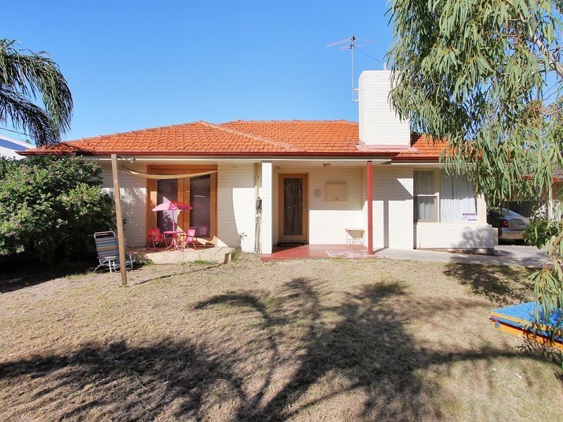 12 Williams Road, Coolbellup WA 6163