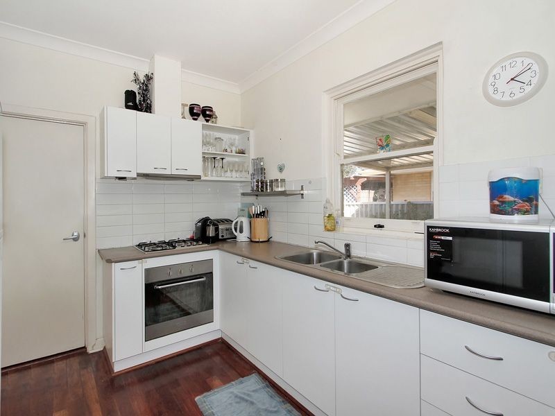 12 Williams Road, Coolbellup WA 6163
