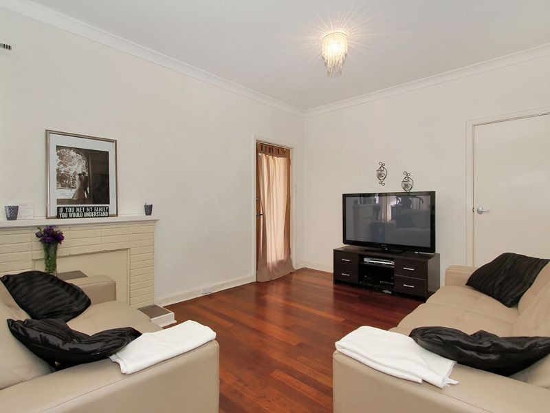12 Williams Road, Coolbellup WA 6163