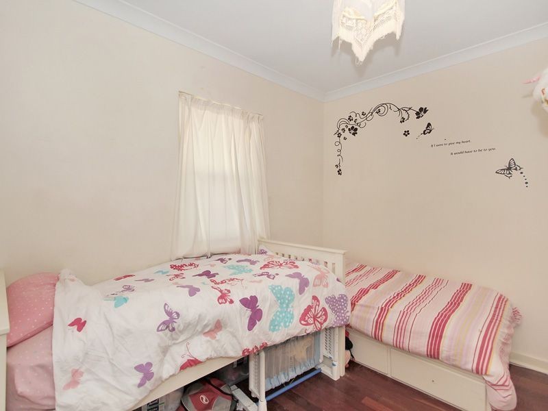 12 Williams Road, Coolbellup WA 6163