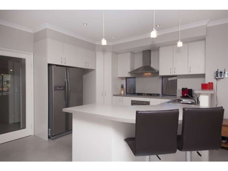 392 Hamilton Road, Munster WA 6166