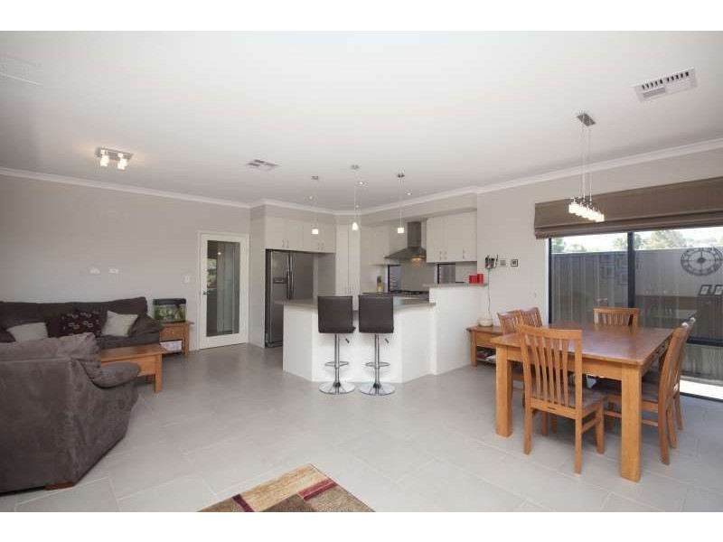 392 Hamilton Road, Munster WA 6166