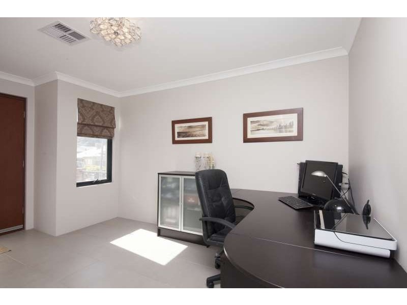 392 Hamilton Road, Munster WA 6166