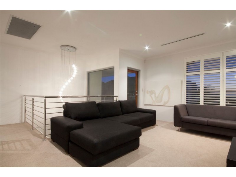 30 Newark Turn, North Coogee WA 6163