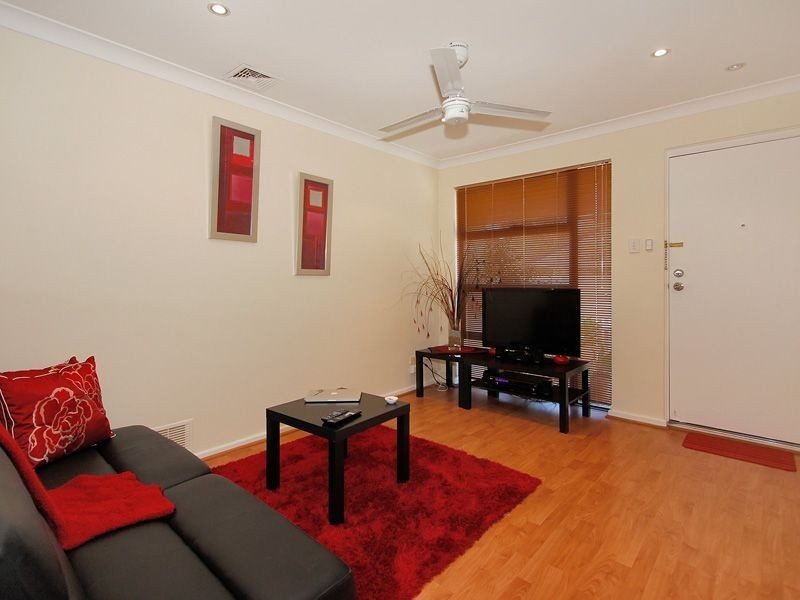 2/2 Lear Place, Coolbellup WA 6163