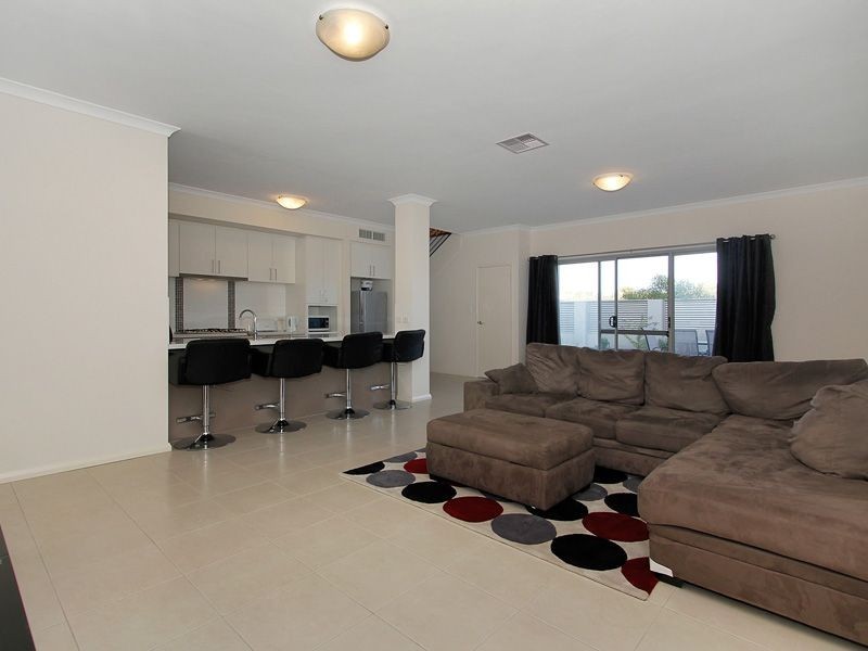 1/71 Baler Court, Hammond Park WA 6164