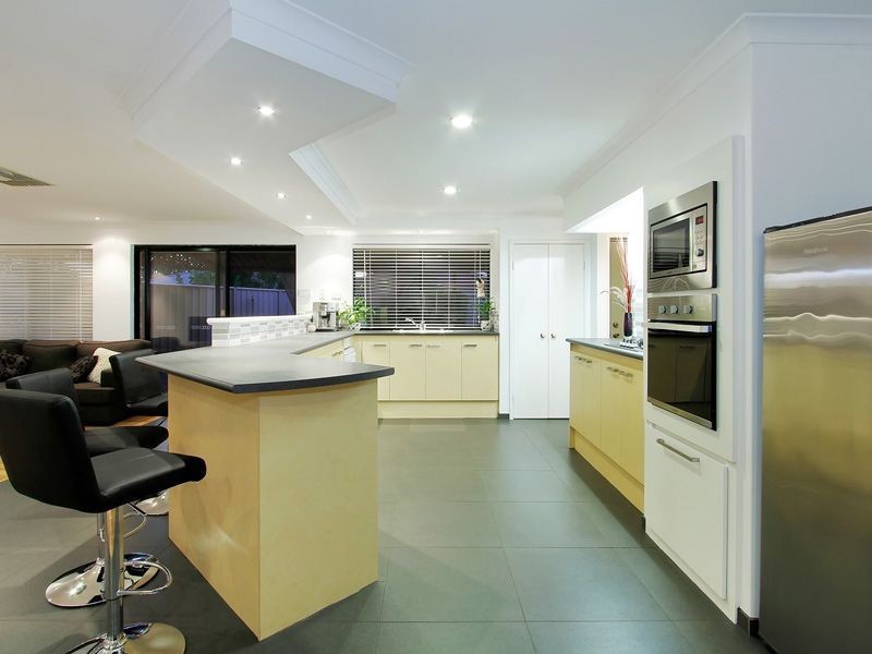 4 Hindmarsh Way, Success WA 6164