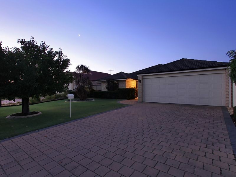 13 Richmond Entrance, Success WA 6164