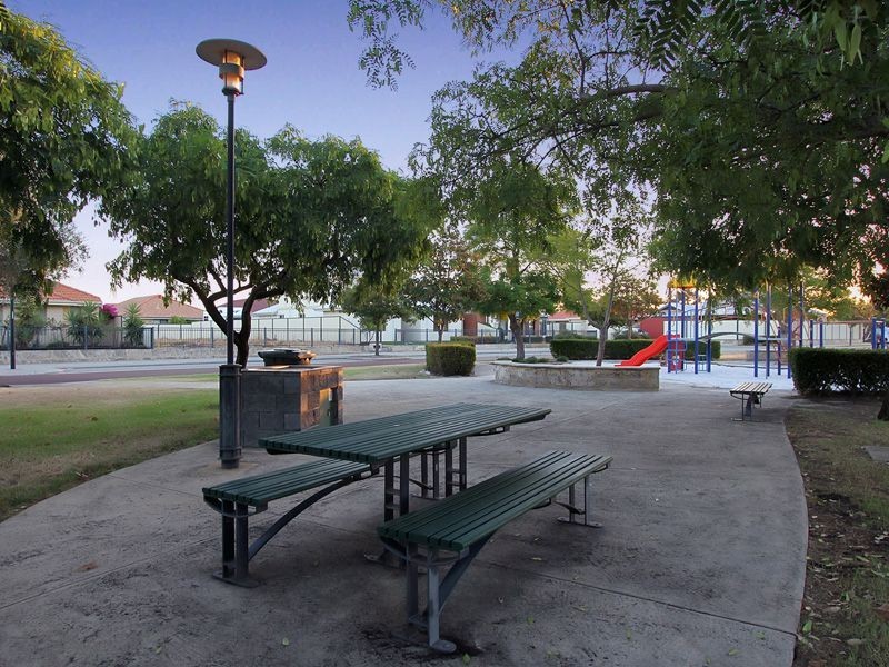 13 Richmond Entrance, Success WA 6164