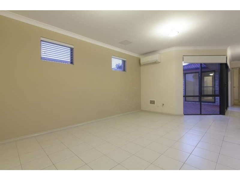 8a Salina Way, Yangebup WA 6164
