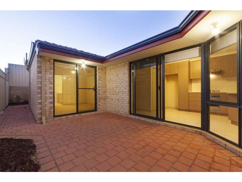 8a Salina Way, Yangebup WA 6164