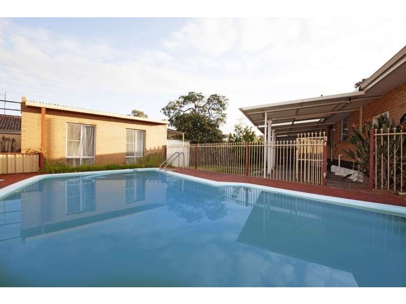 1 Pilgrim Way, Hamilton Hill WA 6163