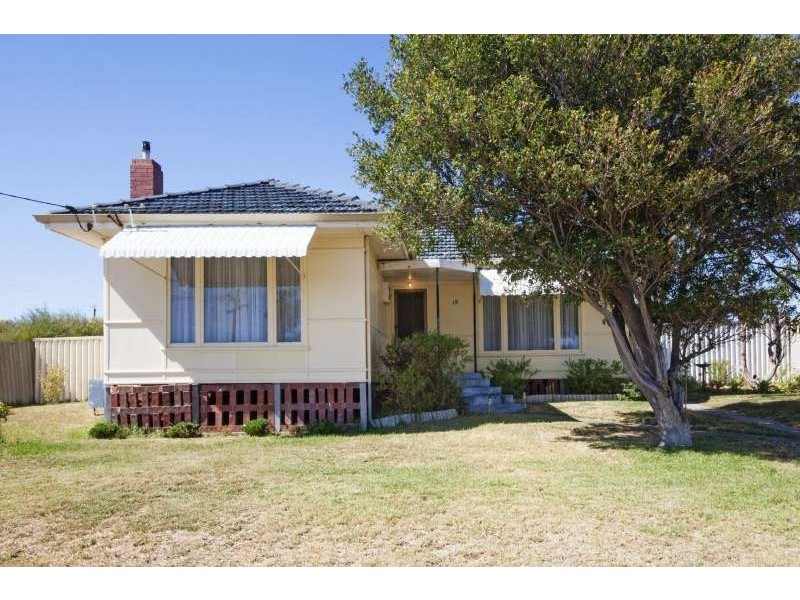 18 Strode Avenue, Hamilton Hill WA 6163