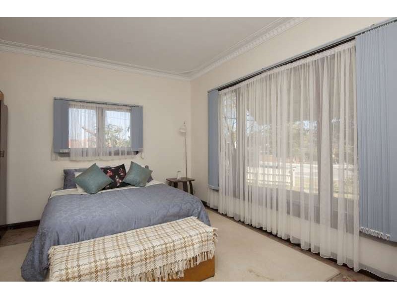 18 Strode Avenue, Hamilton Hill WA 6163