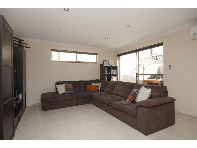 8/1 Humboldt Entrance, Aubin Grove WA 6164