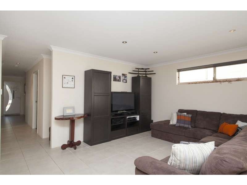 8/1 Humboldt Entrance, Aubin Grove WA 6164