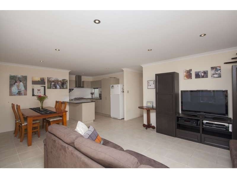 8/1 Humboldt Entrance, Aubin Grove WA 6164