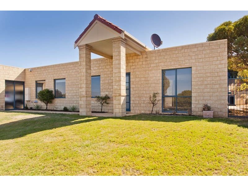 11 Colpoys Place, Coogee WA 6166