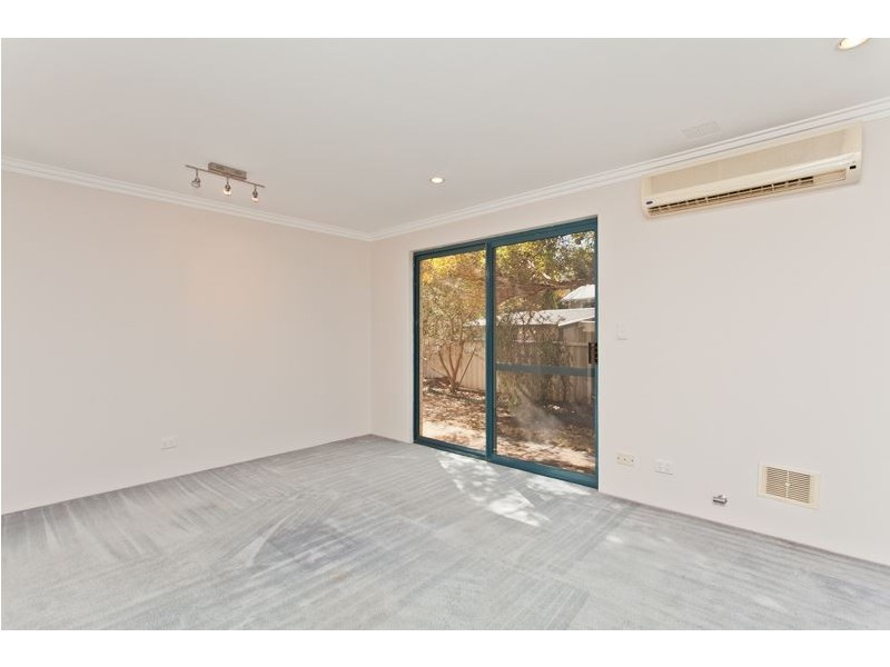 11 Colpoys Place, Coogee WA 6166