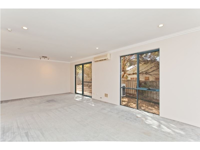 11 Colpoys Place, Coogee WA 6166