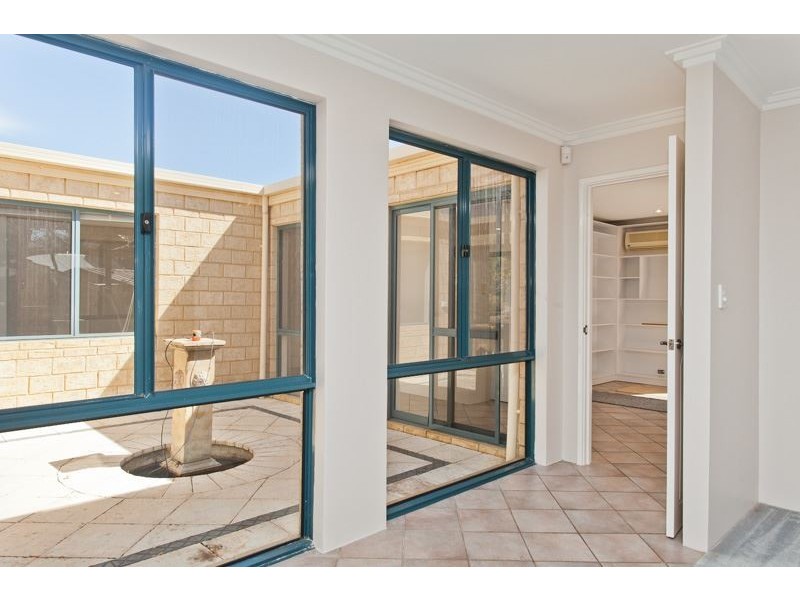 11 Colpoys Place, Coogee WA 6166