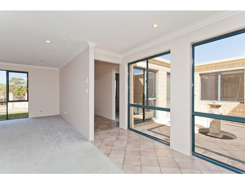 11 Colpoys Place, Coogee WA 6166