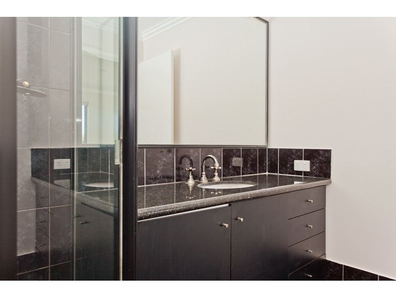 11 Colpoys Place, Coogee WA 6166