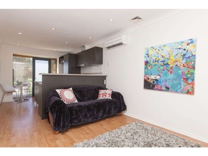 6/2 Lear Place, Coolbellup WA 6163