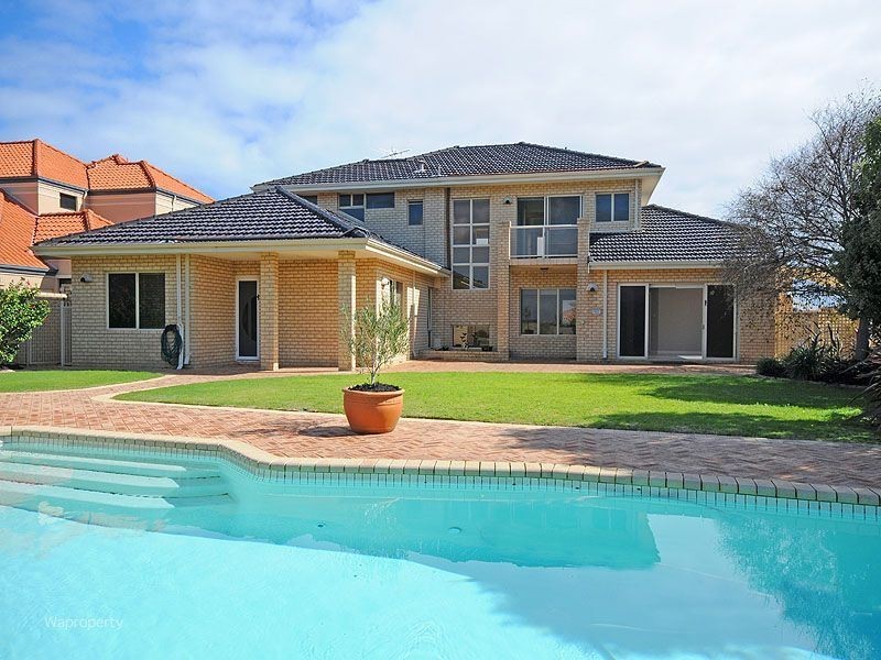 28 Longreach Parade, Coogee WA 6166