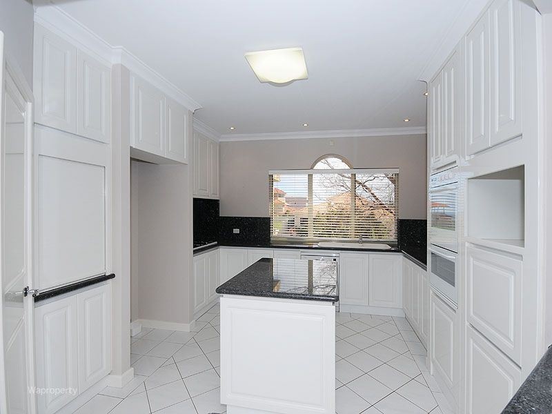 28 Longreach Parade, Coogee WA 6166