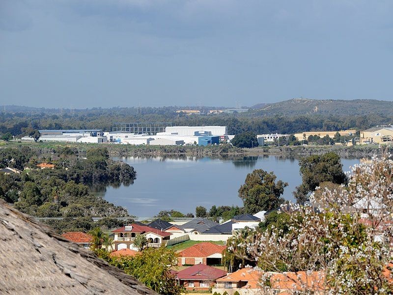 28 Longreach Parade, Coogee WA 6166