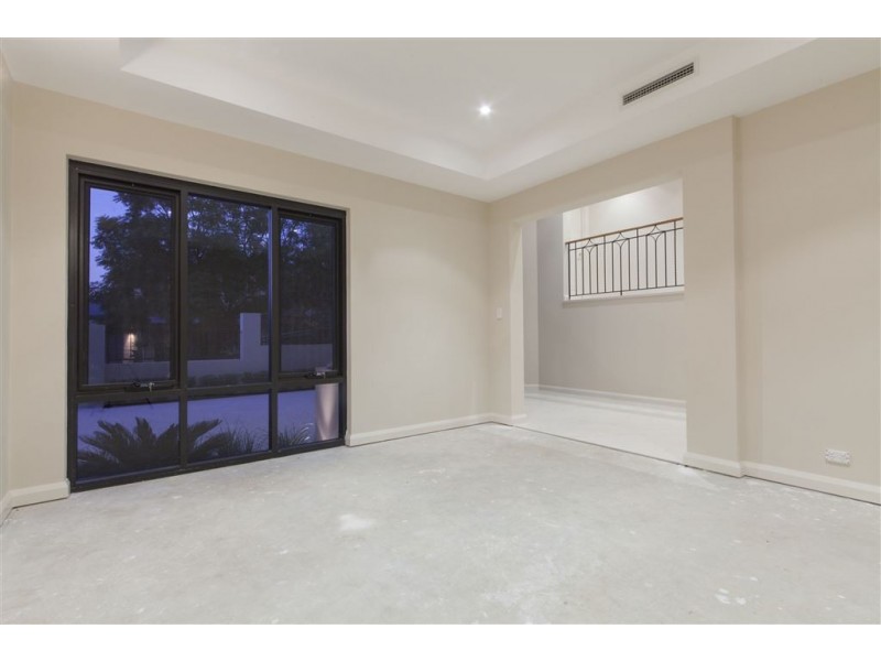 5 Sumich Gardens, Coogee WA 6166