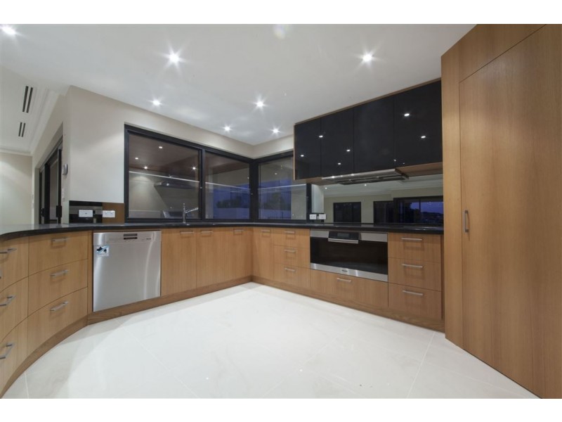 5 Sumich Gardens, Coogee WA 6166