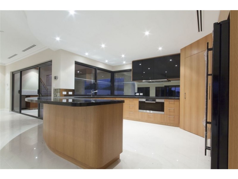 5 Sumich Gardens, Coogee WA 6166