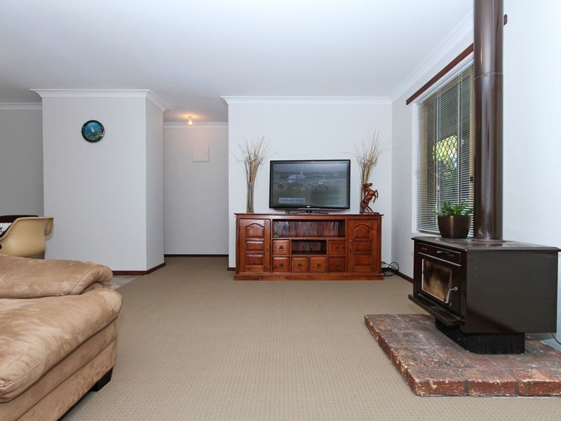 9 Moennich Court, Coolbellup WA 6163