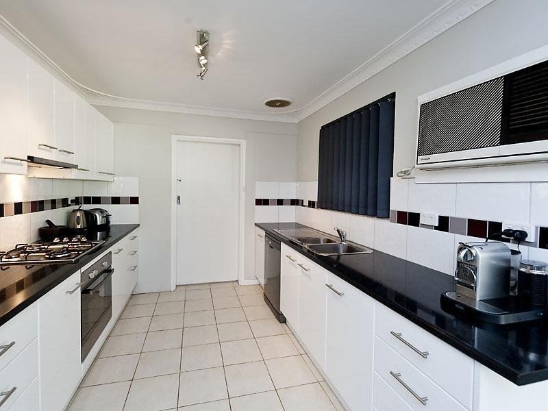 44 Waratah Drive, Camillo WA 6111