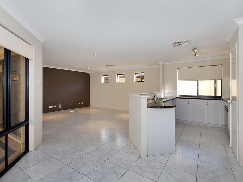 319 Wentworth Parade, Success WA 6164