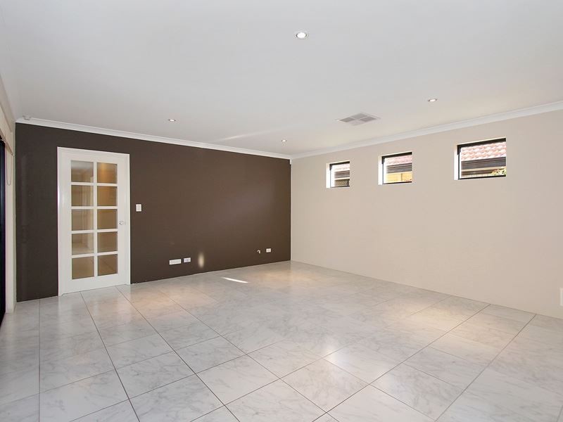 319 Wentworth Parade, Success WA 6164