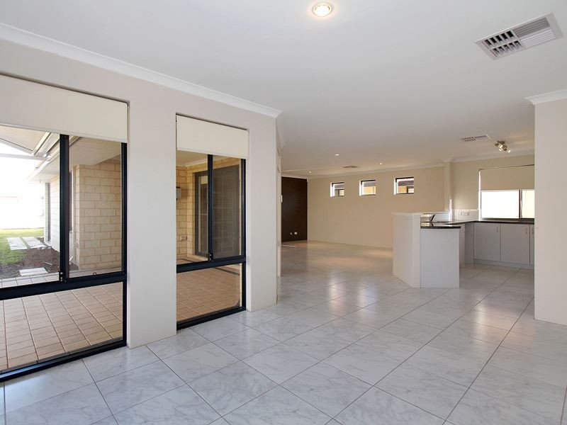 319 Wentworth Parade, Success WA 6164