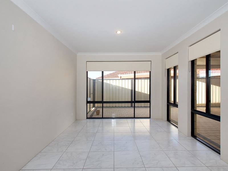 319 Wentworth Parade, Success WA 6164