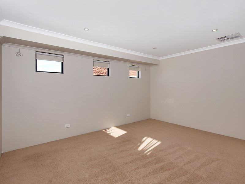 319 Wentworth Parade, Success WA 6164