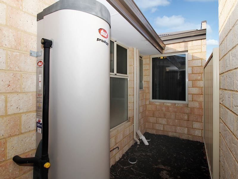 2/3 Peppermint Gardens, Aubin Grove WA 6164