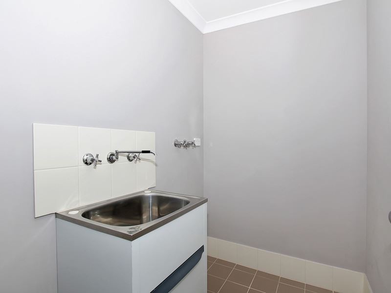 2/3 Peppermint Gardens, Aubin Grove WA 6164