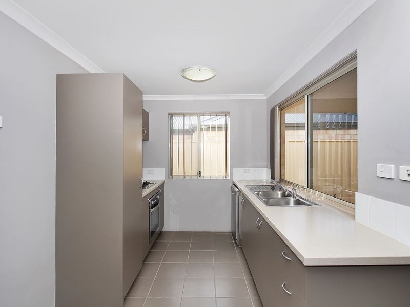 2/3 Peppermint Gardens, Aubin Grove WA 6164