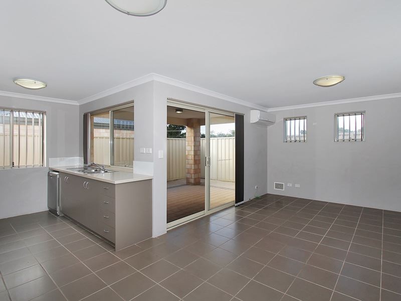 2/3 Peppermint Gardens, Aubin Grove WA 6164