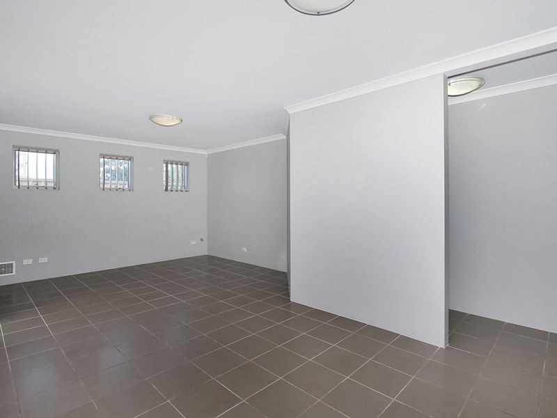 2/3 Peppermint Gardens, Aubin Grove WA 6164