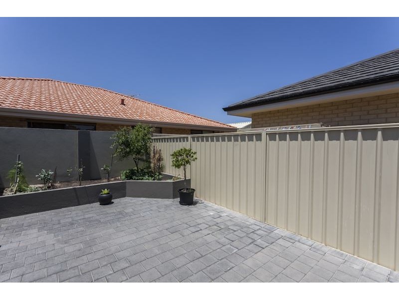 1 Leschenault Boulevard, Munster WA 6166